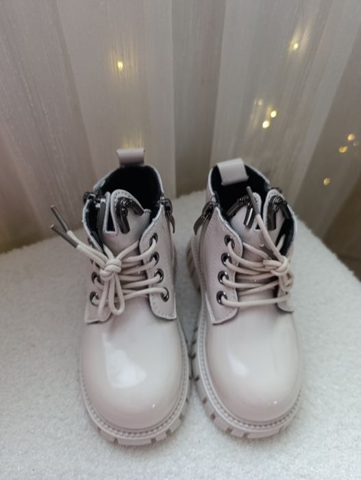 Ботінки для дівчинки черевики розмір 24 26 27