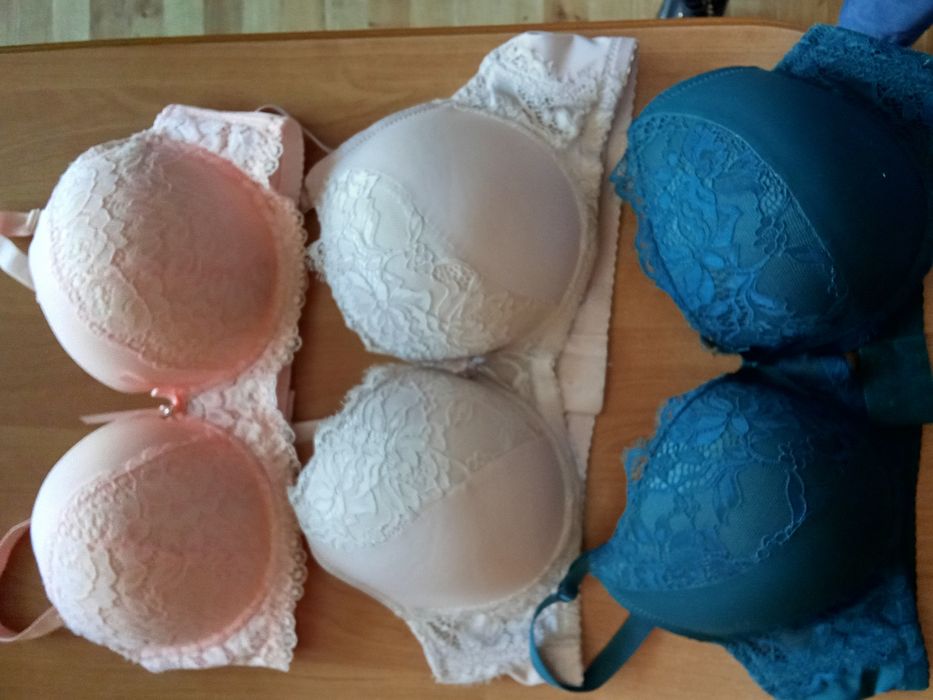 3 biustonosze 90B nowe