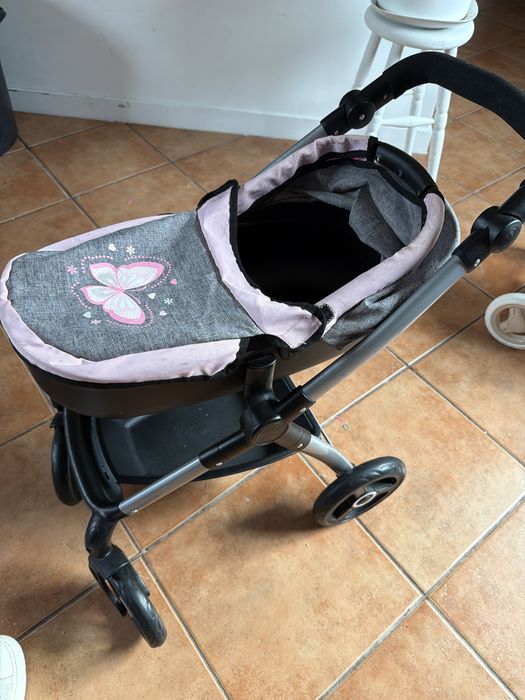 Carrinho de boneca com rodas da frente 360°