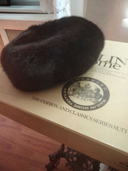 Норковий берет (фірмовий, сучасний) в ідеальному стані на продаж