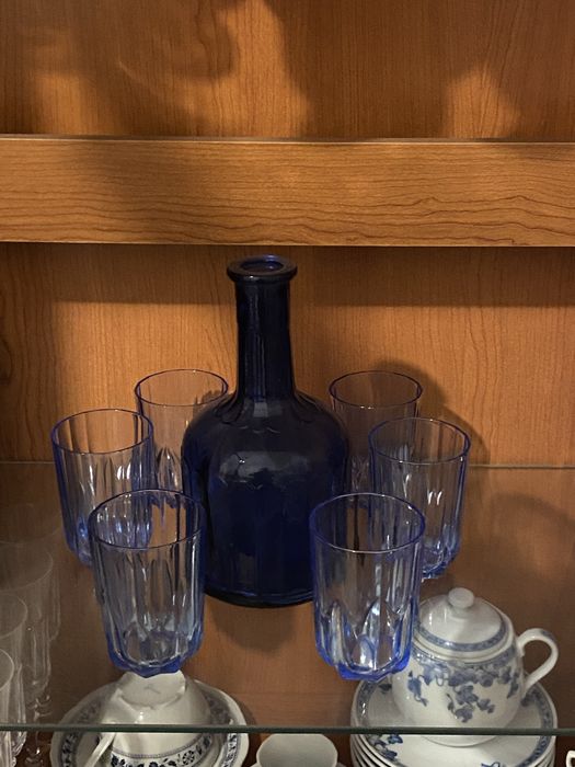Conjunto Vintage de Vidro Azul Cobalto – Copos, Cálices e Garrafa/Jarro – Coleção