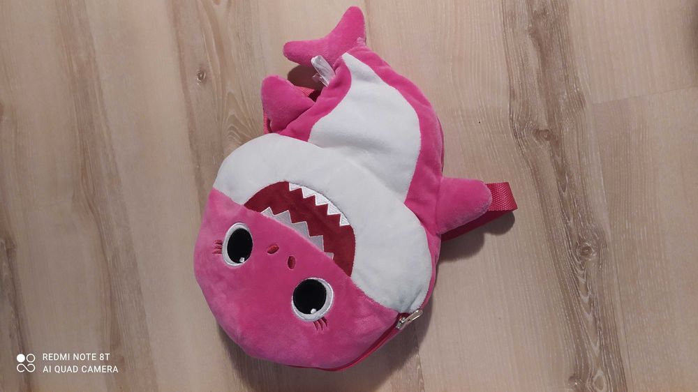 Pluszowy plecak plecaczek maskotka Baby Shark różowy 32 cm