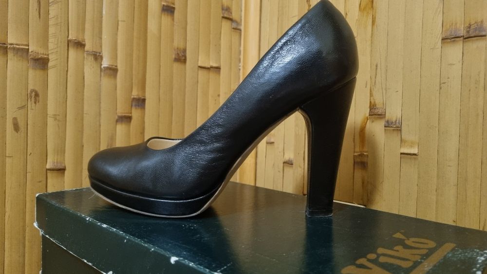 Туфлі мешти чорні шкіряні 36