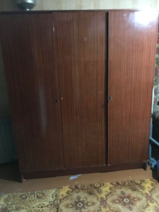 Продаж б/у меблів