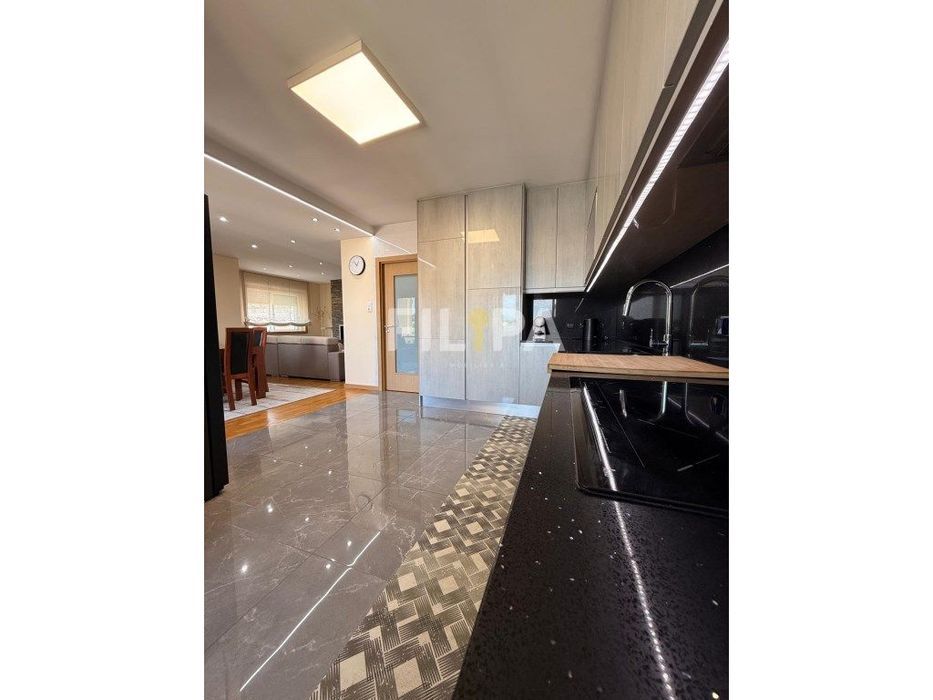 T3 no Centro de Valongo | Remodelação Integral | 2 Garagens | Pront...