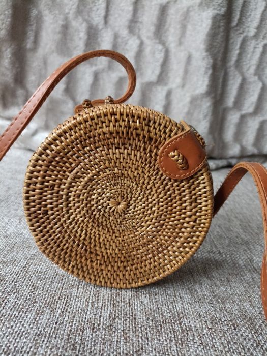 Жіноча кругла плетена сумочка Rattan Bali з ротанга на кнопці