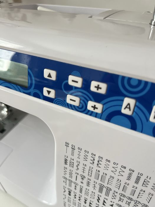 Комп’ютеризована компʼютерна швейна машина