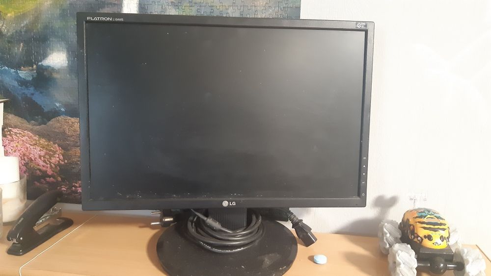 Монітор плоский lg flatron