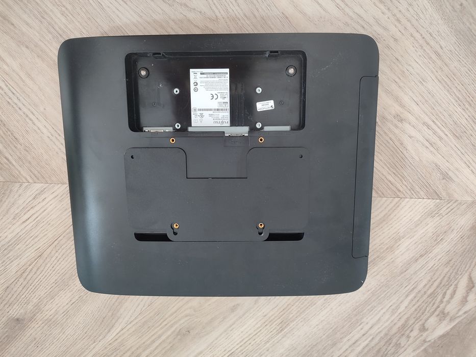 Monitor Fujitsu do monitoringu/zawieszenia