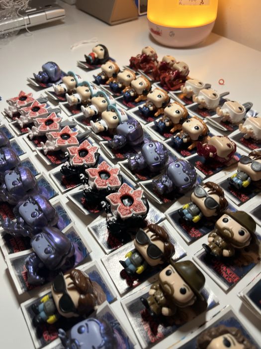 Vendo bonecos de Stranger things do kinder joy. Tenho os dois Wills