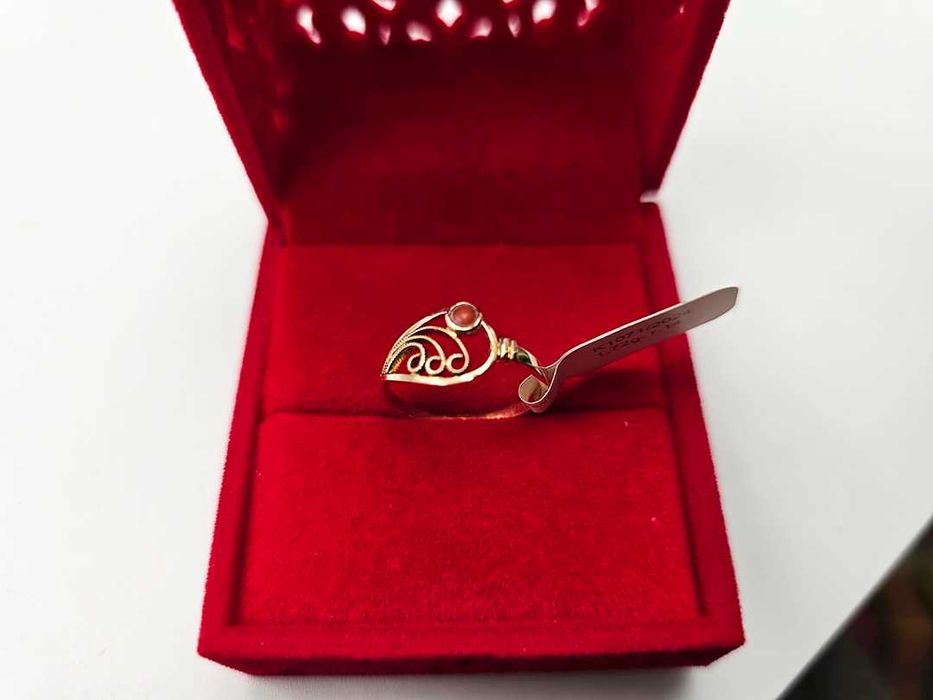 Stary złoty pierścionek z drobnym Koralem Koral 585 |Plus Lombard