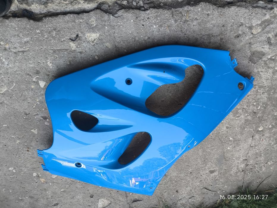 Suzuki GSX-R srad owiewka prawa