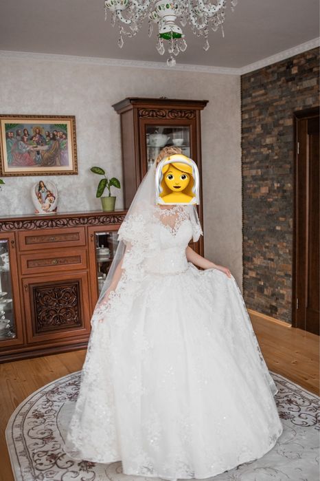 Весільне плаття колір айворі