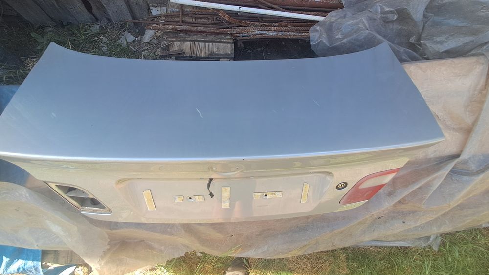 Klapa bagażnika Bmw e46 sedan titansilber . Bez rdzy oryginał.
