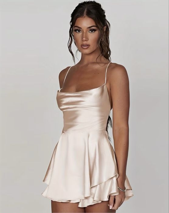 Дуже мила сукня з відкритою спинкою