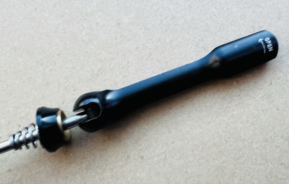 Szybkozamykacz SRAM Zacisk Tylnego Koła Piasta QR oś Alu lekki 45g