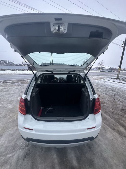 Продам  Suzuki SX4 2014