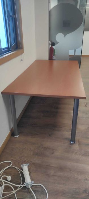 Secretárias de Escritório em Ótimo Estado - Oportunidade Única!