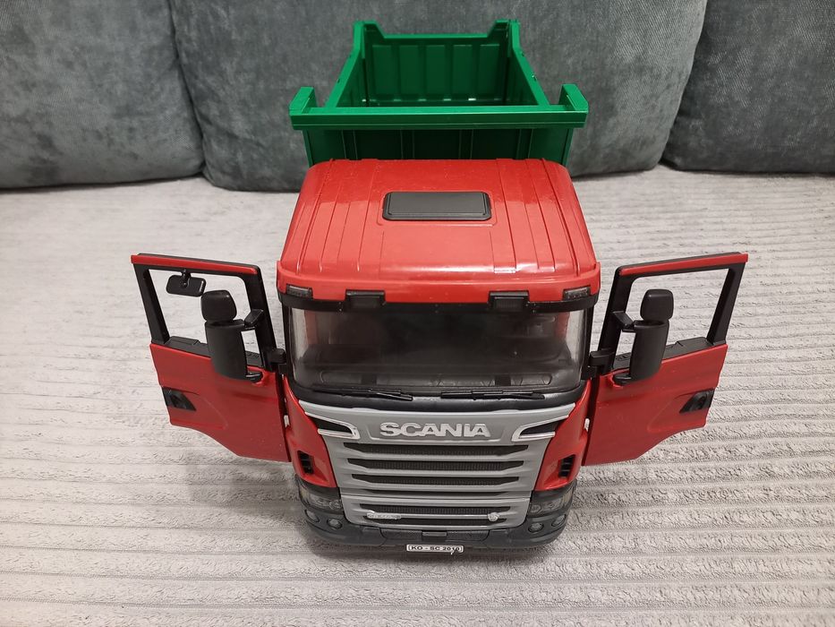 Машинка самоскид Scania від Bruder