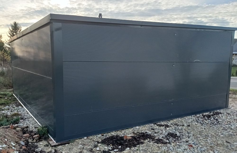 Garaże, pomieszcze gospodarcze z płyt warstwowych 6x5,8m.