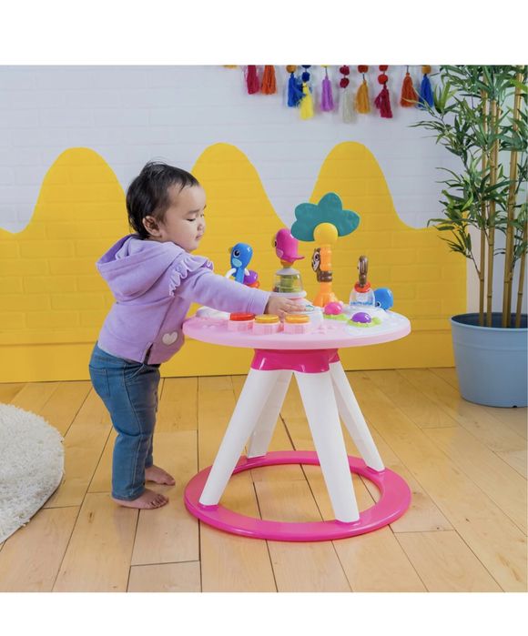 Mesa de atividades com assento