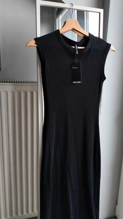 Sukienka w prążki czarna prążkowana bez rękawów długa maxi dopasowana