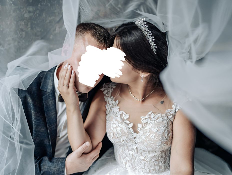 Весільна сукня зі шлейфом