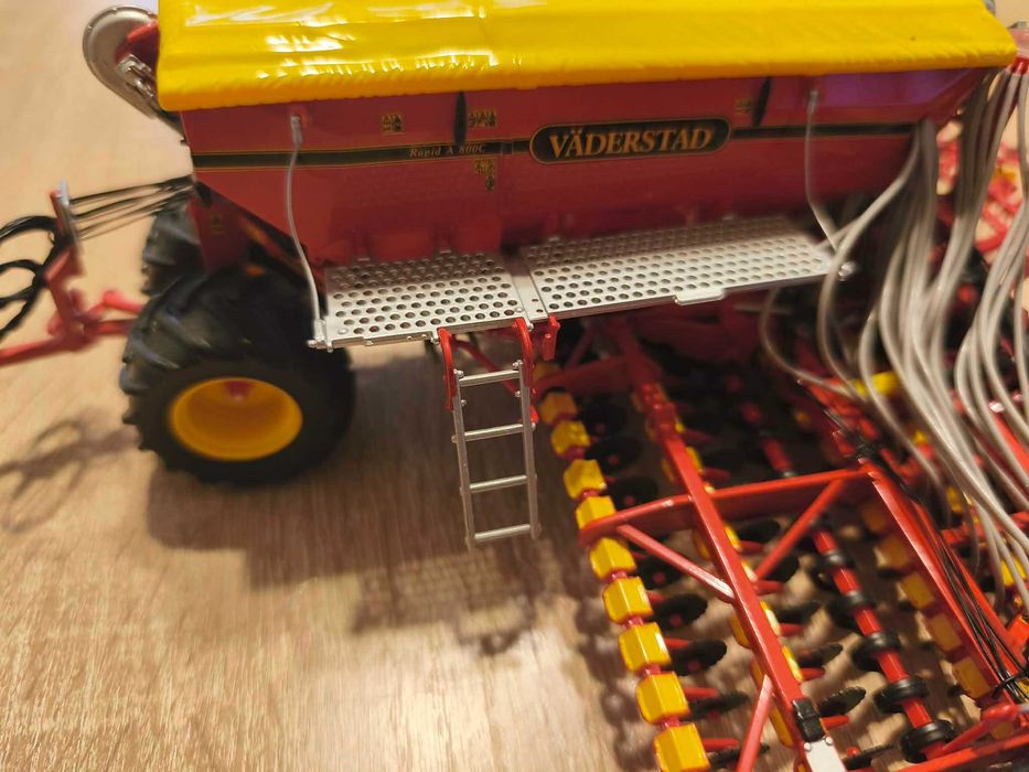 Model Universal hobbies Väderstad Rapid a800c
