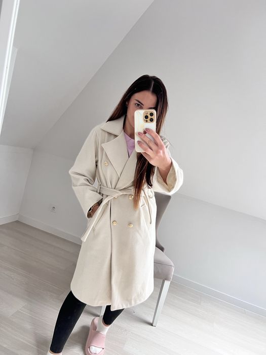 Plaszcz wiosenny zlote guziki