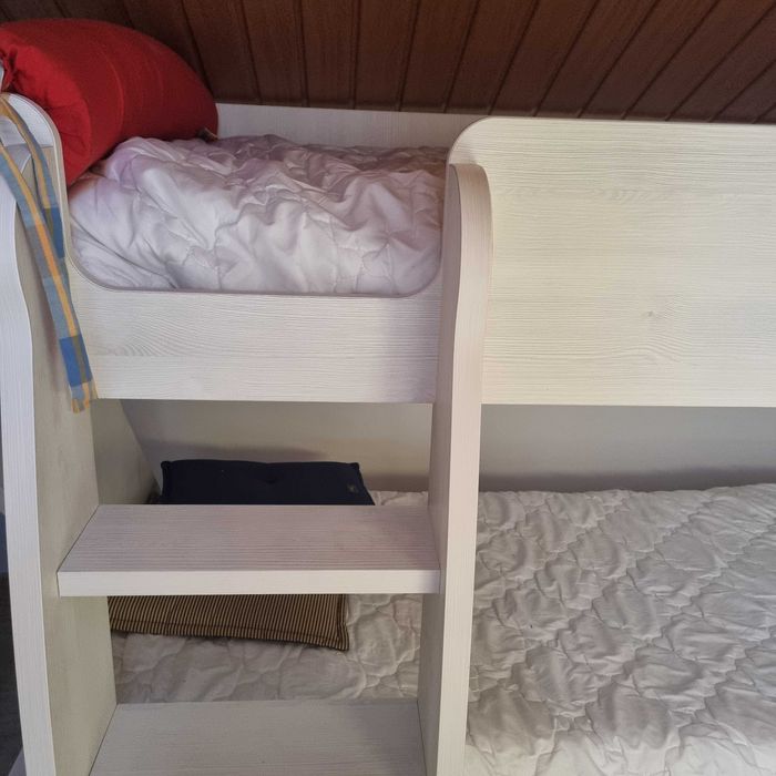 Beliche boas condições, com os colchões.