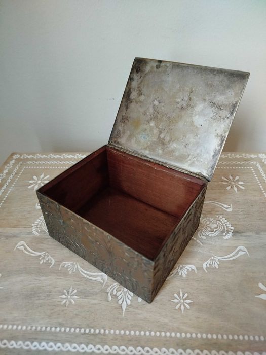 Antiga Caixa Guarda Jóias em metal