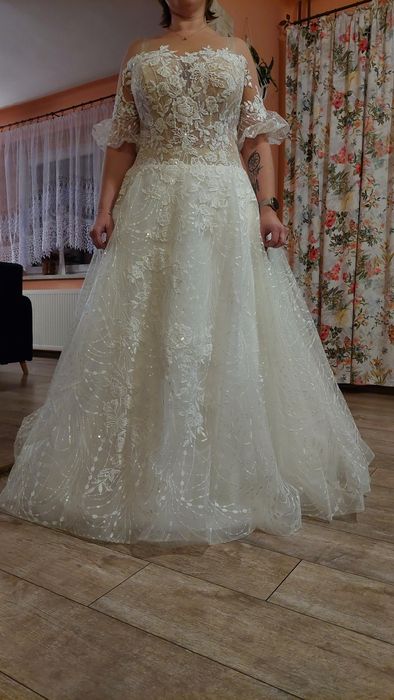 Nowa suknia ślubna model Rosalie.