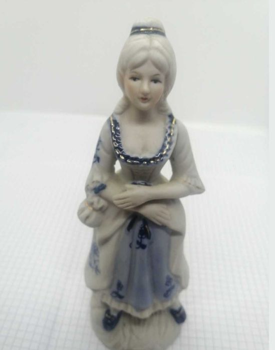 Сувенір фігура жінки керамічна #2