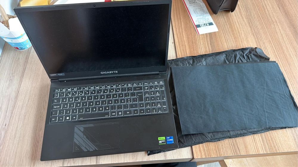 Portátil Gigabyte RTX4050 / i7 13ªgeração / 16gb RAM / 1TB | 2 anos de garantia