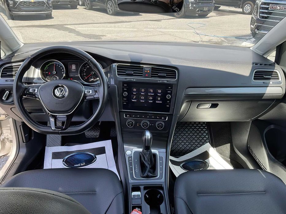 Volkswagen e-Golf SE      2019