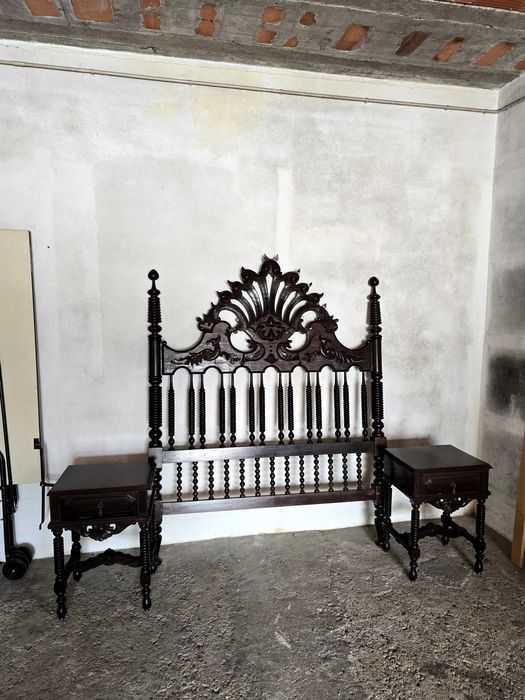 Móveis de Quarto - Cama e 2 Camiseiros