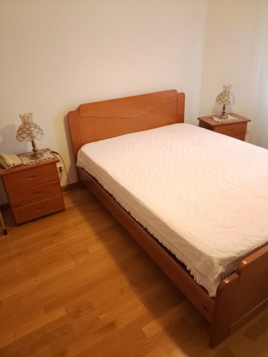 Conjunto de quarto de casal em madeira – estilo vintage