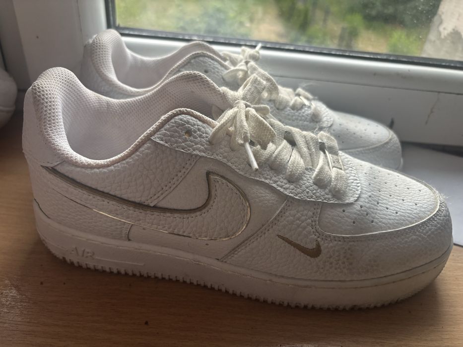Nike air force biale ze zlotym
