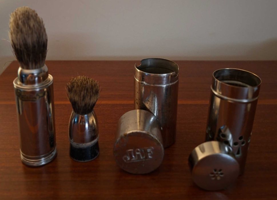 Diversos artigos de barbearia antigos