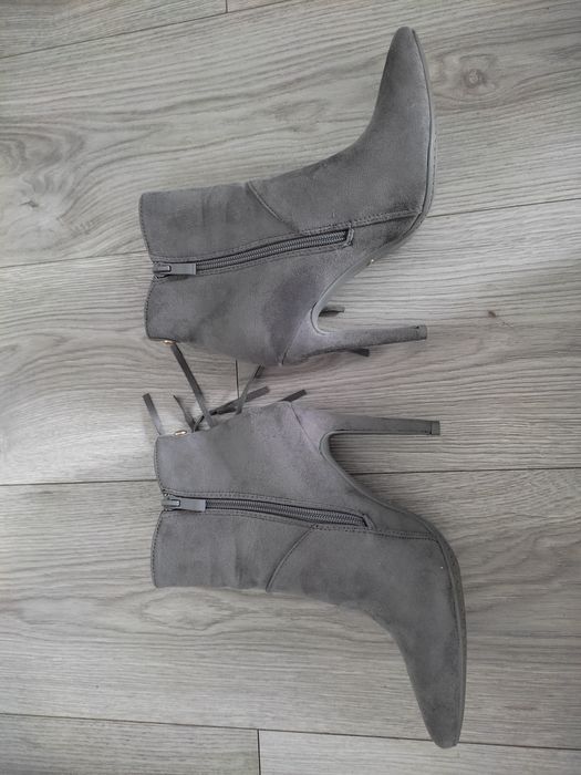 Buty damskie na obcasie, roz 37, stan bdb, szare, bootki, hit