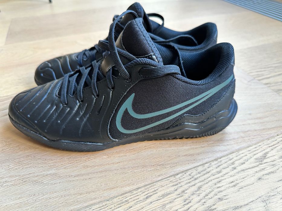 Sprzedam buty halowe Nike rozmiar 40