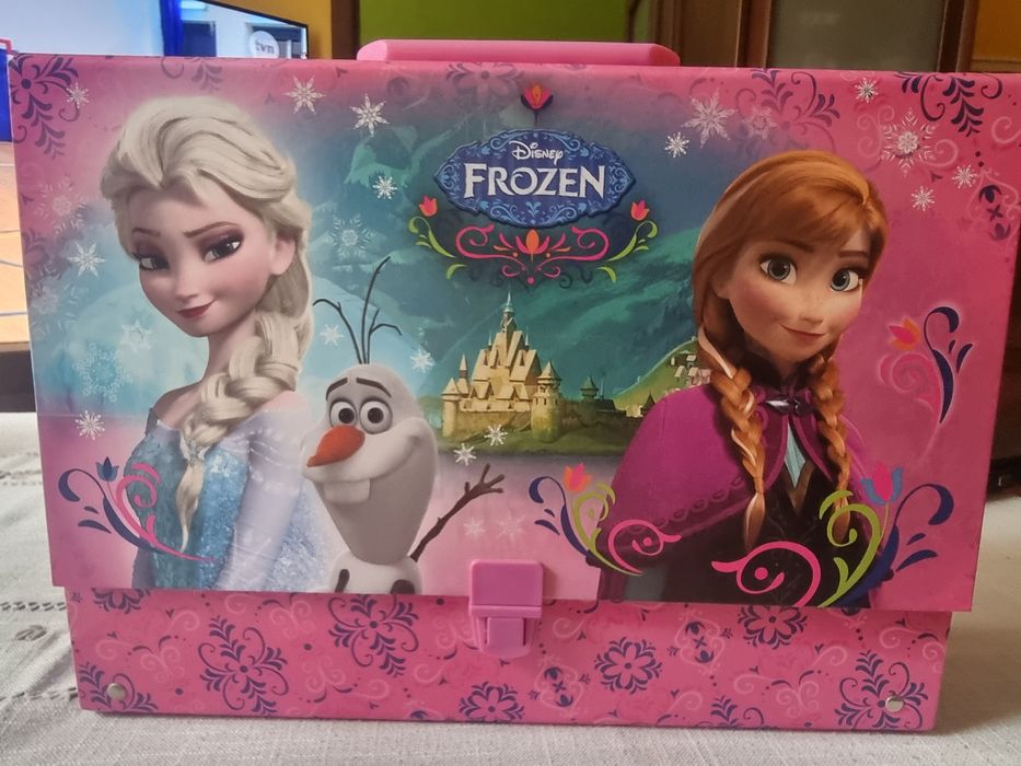 Teczka sztywna z rączką Frozen.