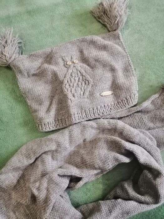 Продам новую весеннюю шапочку и шарф ручной работы для детей