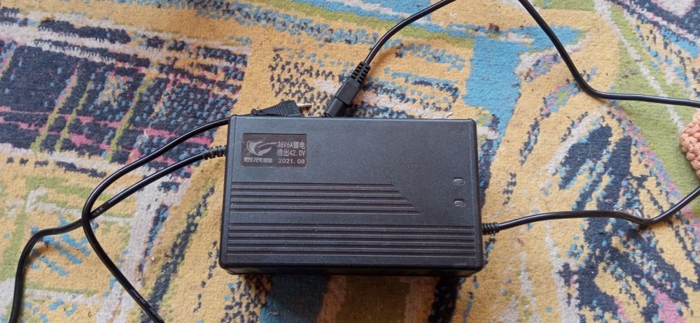 Зарядне 36в 10А зарядне 36V10A