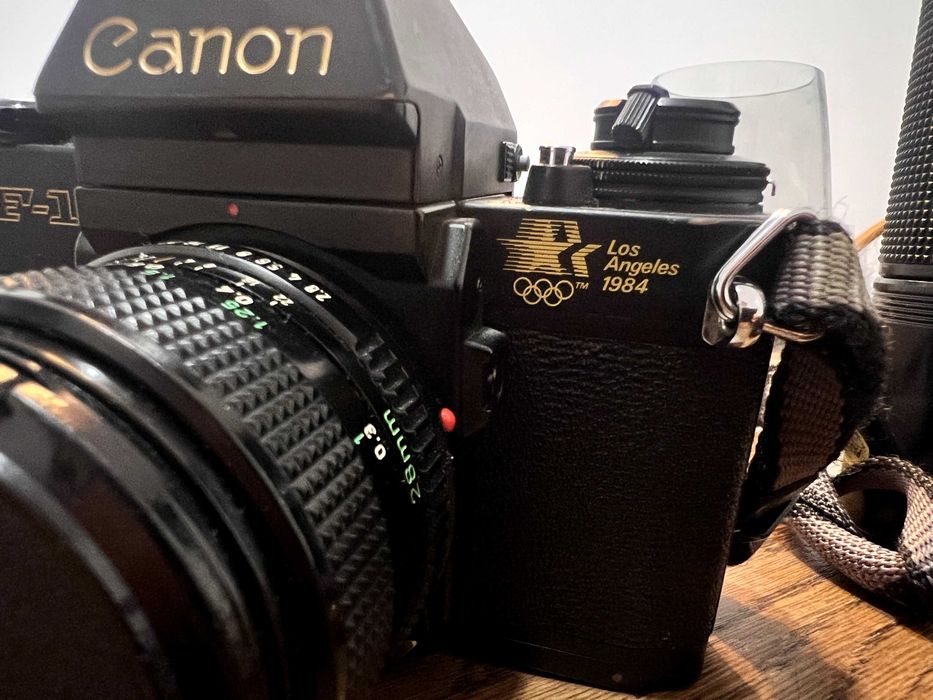 Canon F1 collectors edition LA84 + 3 lentes 52mm + 100-200mm + 28mm