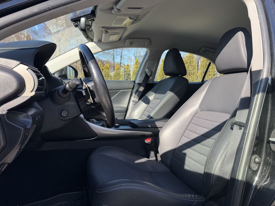 Lexus IS 200T / Salon Polska / Niski przebieg / Faktura VAT 23%