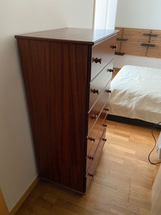 Movel de madeira com gavetas