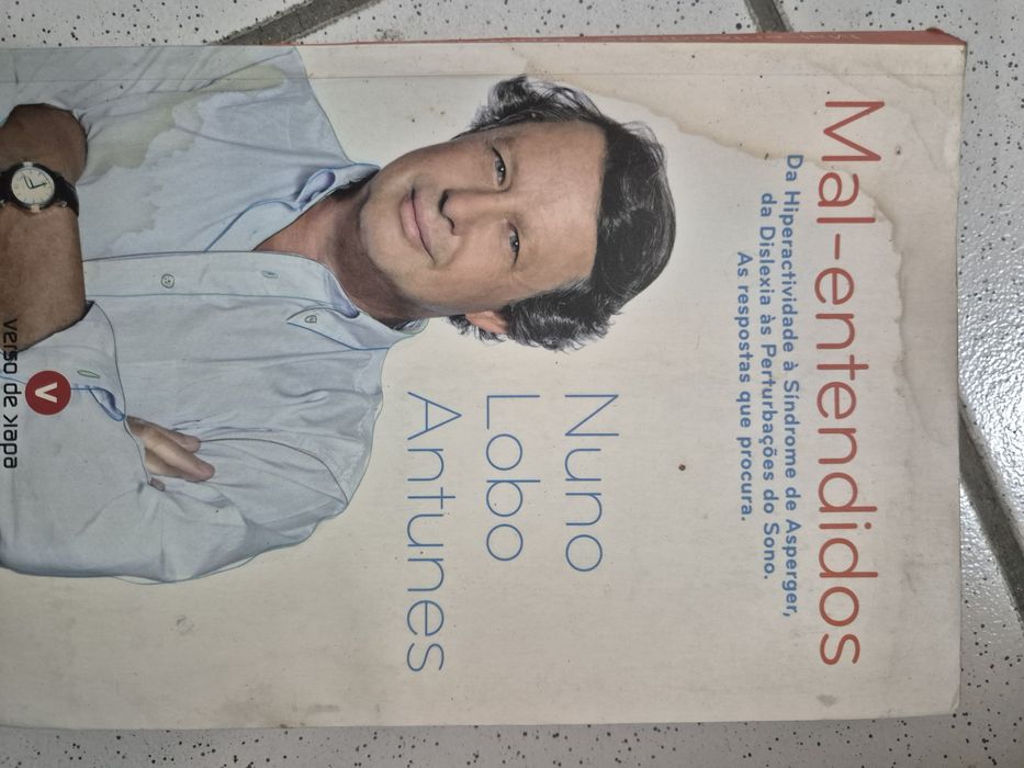 Varios livros com pouco uso