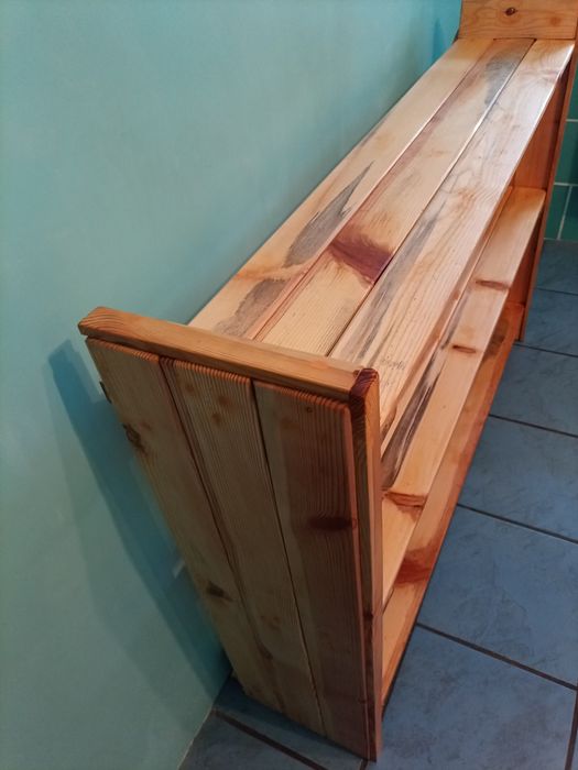 Regał z litego drewna