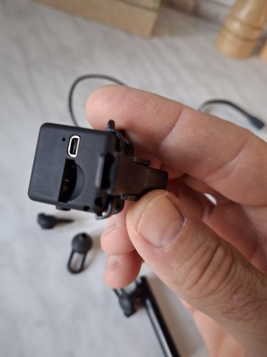 Міні камера та навушник